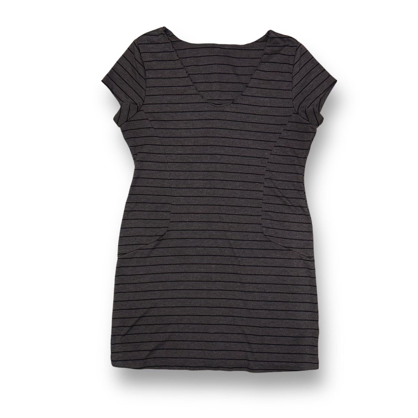 Thyme Size Medium Gray Striped Short Sleeve Maternity Dress