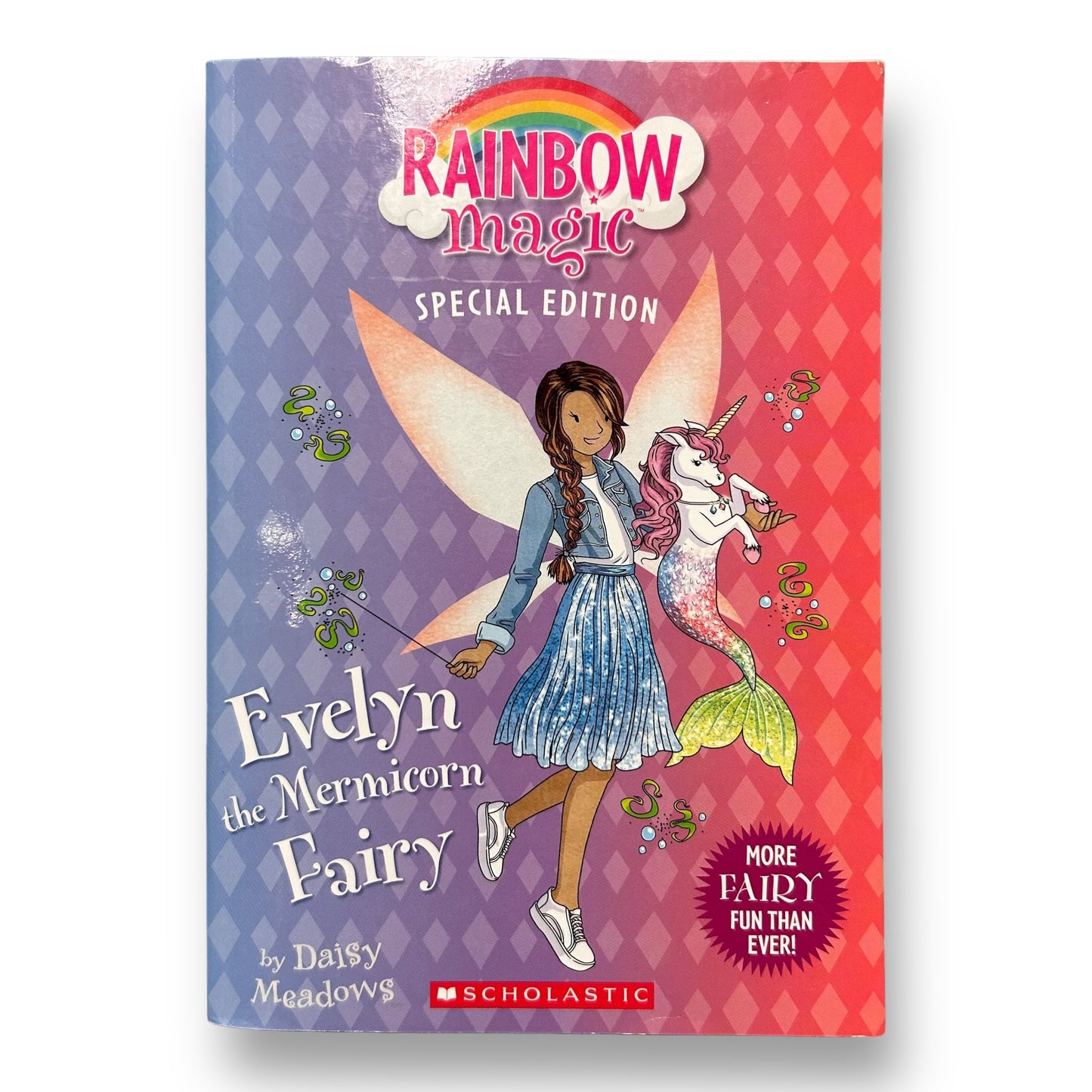 Rainbow Magic: Evelyn the Mermicorn Fairy Chapter Book