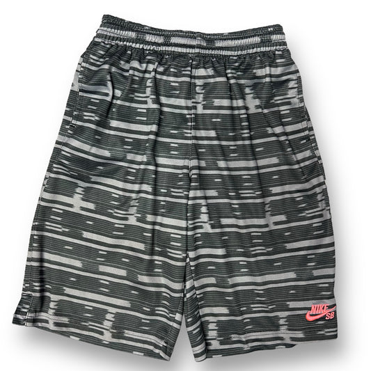 Boys Nike Size 12/13 YLG Black & Gray Athletic Shorts