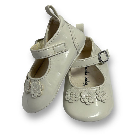 Koala Baby Baby Girl Size 1 Ivory Patent Leather Flower Shoes
