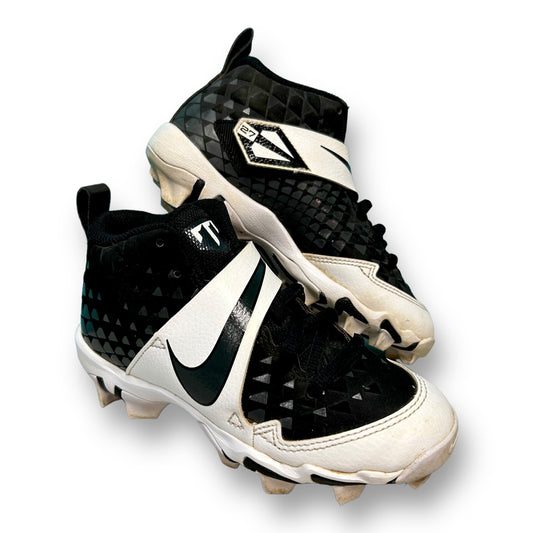 Nike Youth Boy Size 1.5 Youth Black & White Force Trout Baseball Cleats