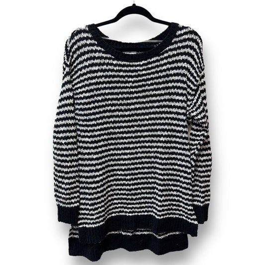 Liz Lange Size M B&W Full Length Knit Maternity Sweater